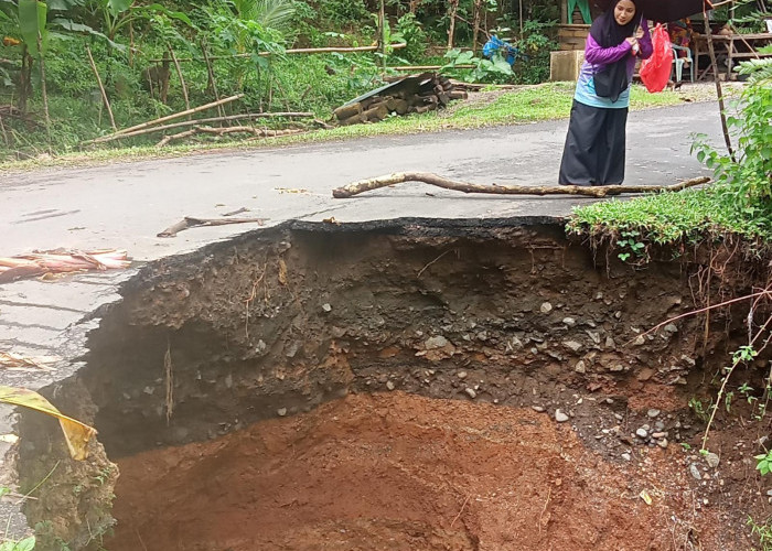 Terus Terkikis, Akses Jalan Bontojai-Pakkolompo Gowa Nyaris Putus Total