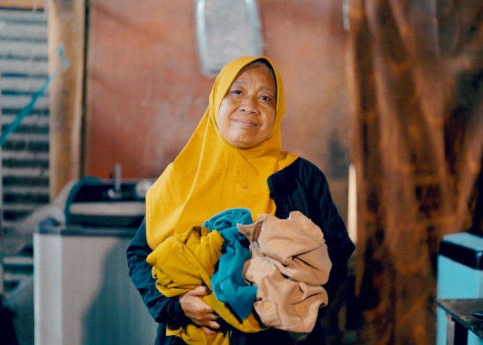Dulu Jalan Kaki Jemput Laundry, Sekarang Punya Motor dan Karyawan! Begini Perjalanan Ibu Rabasia Berkat PNM