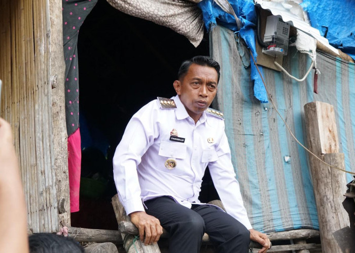 Bupati Sidrap Beri Perhatian Serius ke Keluarga yang Tinggal di Gubuk Reyot