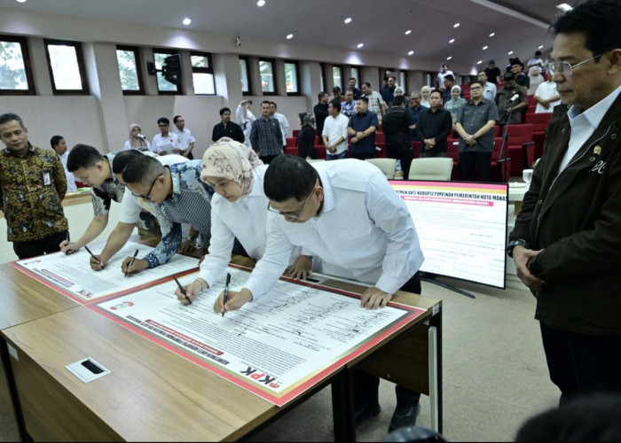Pemkot–DPRD Makassar Bersama KPK RI Teken Komitmen Wujudkan Pemerintahan Bebas Korupsi