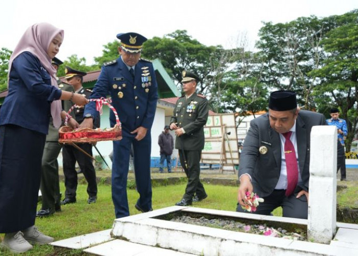 Momen Hari Pahlawan, Pemkab Maros Gelar Tabur Bungan dan Upacara