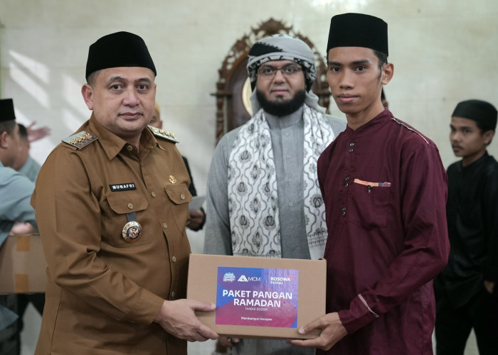 Safari Ramadan,  Wali Kota Appi   Salurkan  Bantuan Hibah dan Paket Pangan Ramadan untuk Warga      