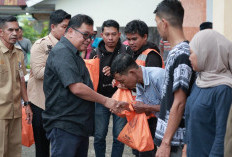 Bupati Takalar Serahkan 238 Paket Lebaran dari Baznas kepada Tenaga Teknis