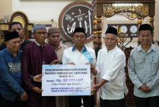 Bupati Syaharuddin Salurkan Bantuan untuk Pembangunan Masjid Nurul Jihad Wala