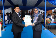 Pemberian Satyalancana dan Sertifikat Hibah Kantor Haji-Umrah Warnai HAB Kemenag di Gowa