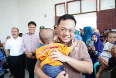Wabup DM Sisihkan Dana Pribadi Bantu Keluarga Stunting