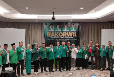 Serahkan SK 14 DPC PPP Sulsel, Ilham Ari Fauzi Tekankan Penguatan Struktur Pengurus hingga Ranting