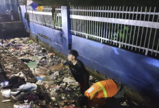 Gerak Cepat, Satgas Kebersihan Tamalate Bersihkan Sampah Menumpuk di Jalan Mallengkeri