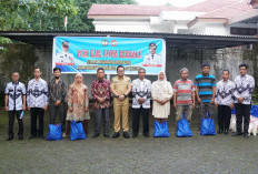 Serahkan Paket Sembako Bagi Guru Honor, Wabup DM Apresiasi Kolaborasi PGRI Gowa-Baznas 