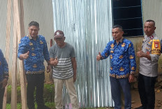 Camat Parangloe-Lurah Lanna Salurkan Bantuan Perbaikan Rumah Warga Miskin Ekstrem
