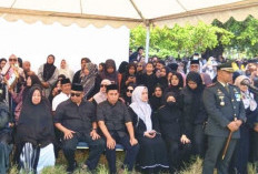 Pemakaman H.M. Natsir Ibrahim di TMP Polongbangkeng, Daeng Manye Kenang Pengabdiannya
