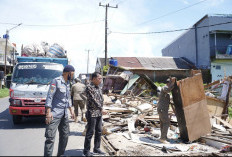 Sinergi Kecamatan Biringkanaya Tertibkan 8 Lapak PK5 di Kawasan Asrama Haji