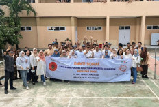 Peduli Kesehatan Remaja, Alumni Kedokteran UNHAS Angkatan 2004 Gelar Bakti Sosial di SMKN 1 Makassar