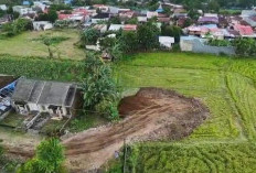 Truk Angkutan Material Picu Kerusakan Jalan Perumahan BTN Bumi Somba Opu 