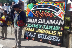 KAJ Sulsel Gelar  Aksi Solidaritas  di AAS Building Atas Gugatan Mentan Amran ke  TEMPO 