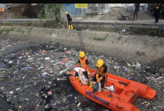 Pemkot Makassar Kerahkan Tim Gabungan Bersihkan Sampah di Kanal Bara-Baraya