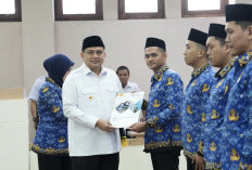 Appi Ambil Sumpah dan Serahkan SK 167 PNS Baru Pemkot Makassar