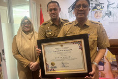 Dinsos Makassar Raih Penghargaan Pelayanan Publik dari Ombudsman RI