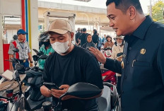 Ketika Pemimpin Hadir di Tengah Antrean dan Keluhan Warganya
