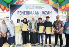 Disdik Makassar Serahkan Ijazah Paket A, B, dan C kepada 108 Warga Belajar