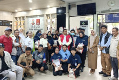 IKA Unhas Gelar Bakti Sosial, Salurkan Bantuan untuk Pasien di Rumah Sakit Makassar - Gowa