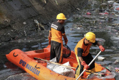 Respon Cepat, BPBD Makassar Bersihkan Kanal Bara-Baraya Timur