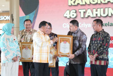 Kemendagri Anugerahi Kota Makassar Penghargaan Wastra dan Kriya