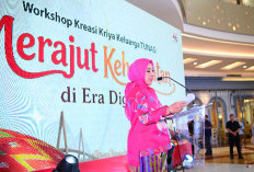 Lawan Kecanduan Gawai, Orang Tua dan Anak di Makassar Merajut Kriya Lontar Bersama