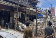 Berdiri Diatas Drainase, 6 Lapak di Tamalanrea di Bongkar Mandiri Pemiliknya