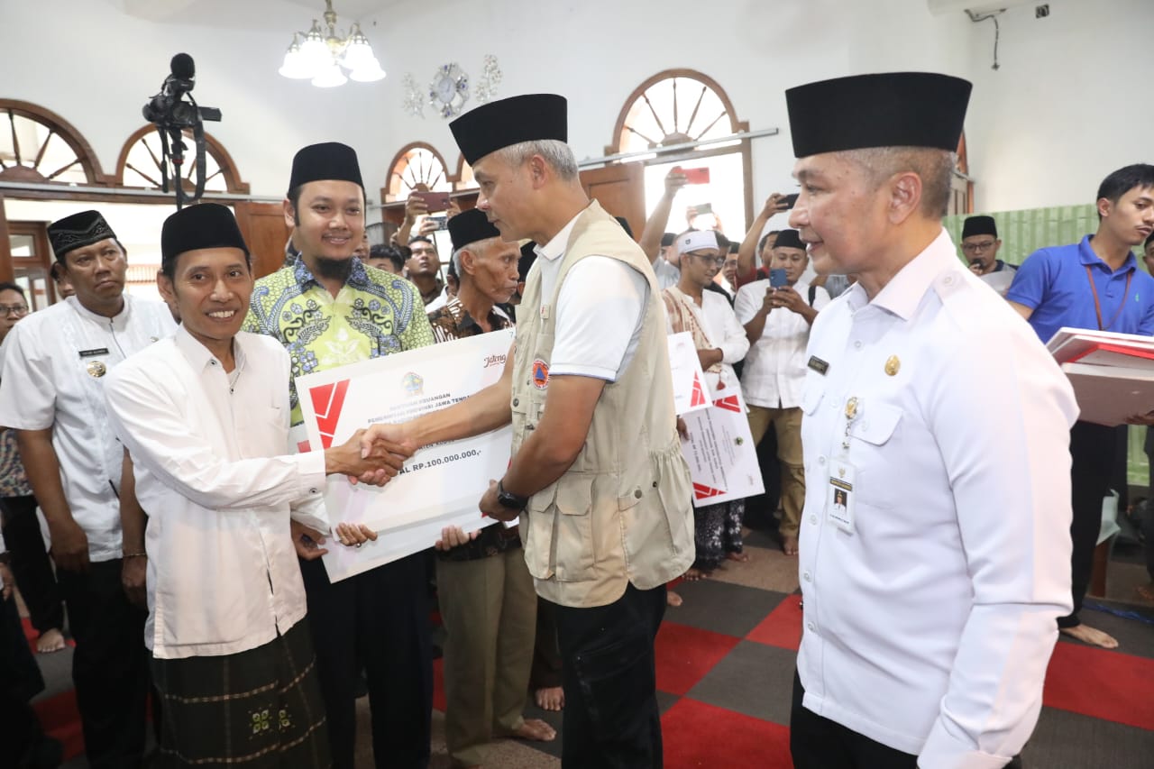 Ganjar Pranowo, Memulai Transisi Energi Lewat LPTS Rooftop di Pesantren