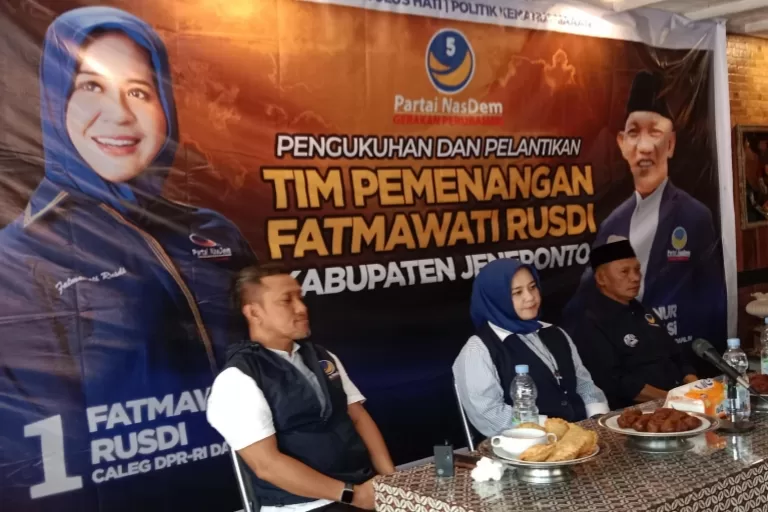 Bidik 2 Kursi di DPR RI, Fatmawati Rusdi Kerja Maksimal di Jeneponto Lantik dan Kukuhkan Tim Pemenangan