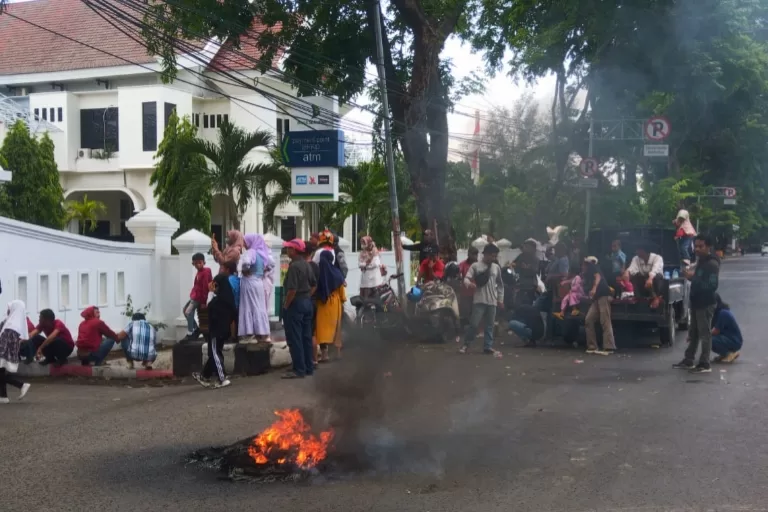 Kasus Dugaan Pelecehan Seksual Galsel, Warga Desa Kadatong Kembali Berunjuk Rasa