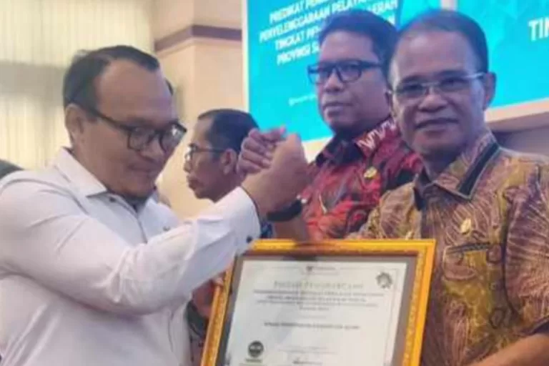 Dinas Pendidikan Bone Terima Penghargaan dari Ombudsman