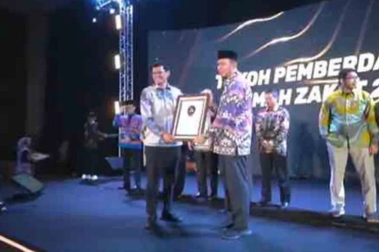 Wujudkan Makassar Zero Stunting, Danny Pomanto Raih Penghargaan Tokoh Pemberdayaan 2023