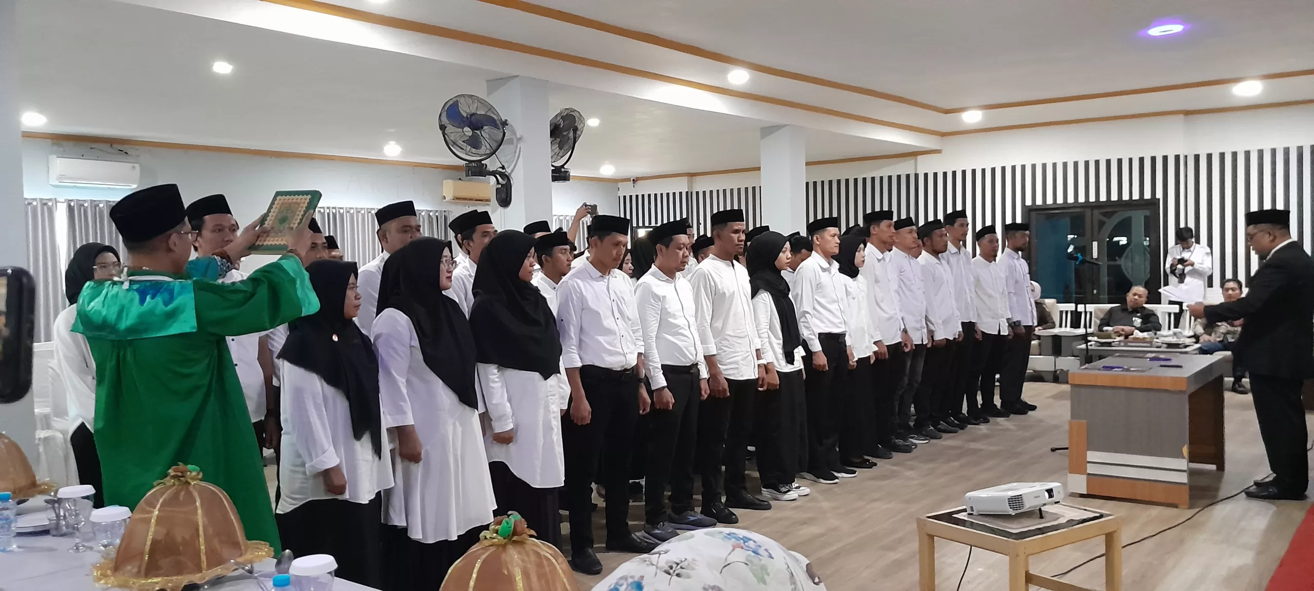 Lantik 45 Orang PPK Terpilih, Ini Harapan Ketua KPU Sinjai