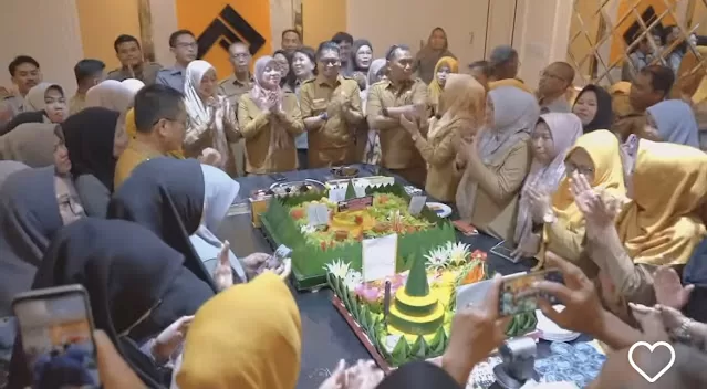 Suasana Keakraban Antar Para Pegawai di Momen Ultah Kadis PU Kota Makassar