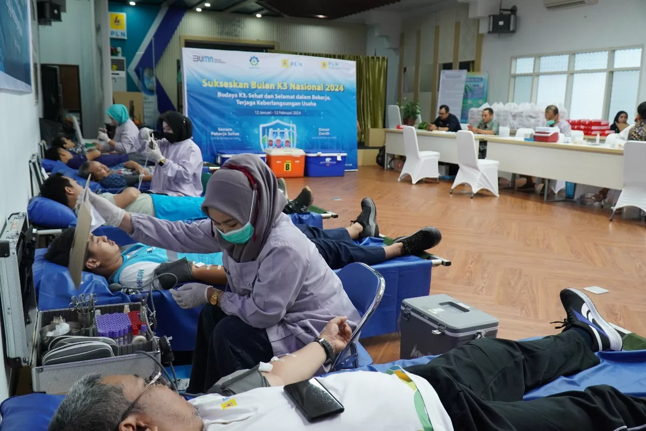 Peringati Bulan K3 Nasional, PLN UIP3B Sulawesi &#8211; PLN IP UBP Tello Gelar Donor Darah, Senam Pekerja 