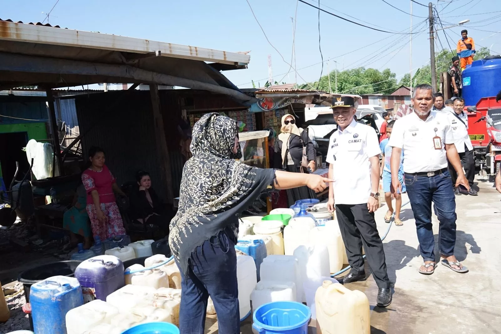 Camat Tallo Bersama Lurah Pantau Pendistribusian Air Bersih