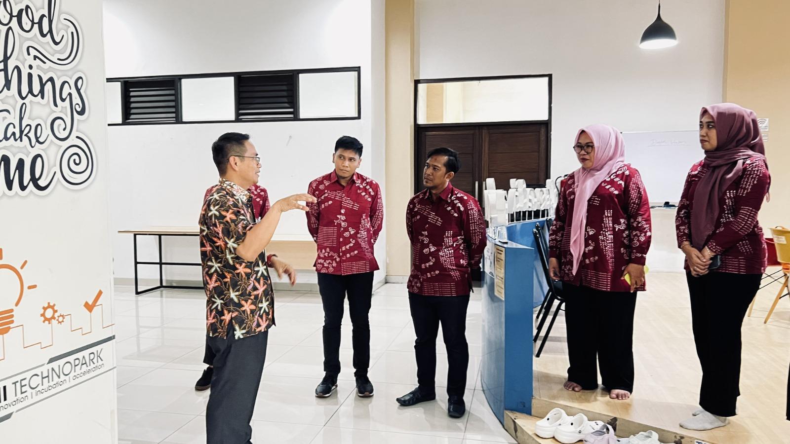 Belajar Sistem Inkubasi Bisnis UKM, Tim Teknis Inkubator dan Diskop Kunjungi Cimahi Technopark