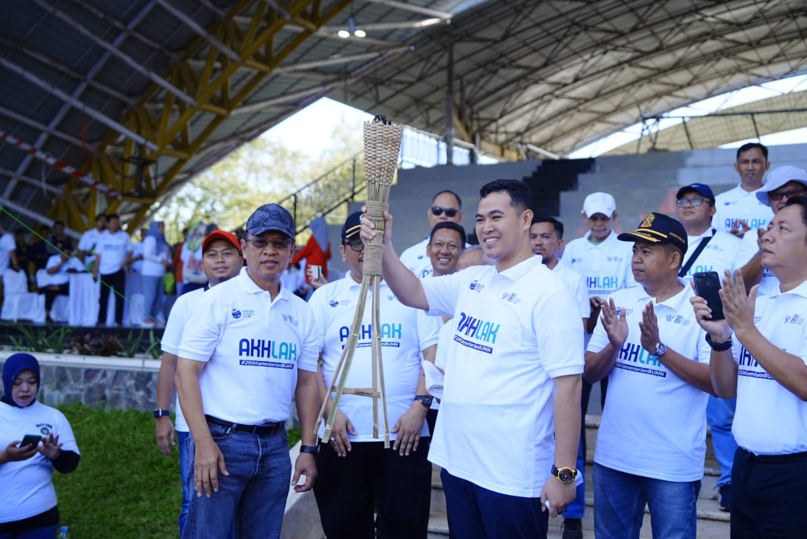 HUT ke-25 Kementerian BUMN, PT Semen Tonasa Ajak Masyarakat Jalan Sehat Bersama