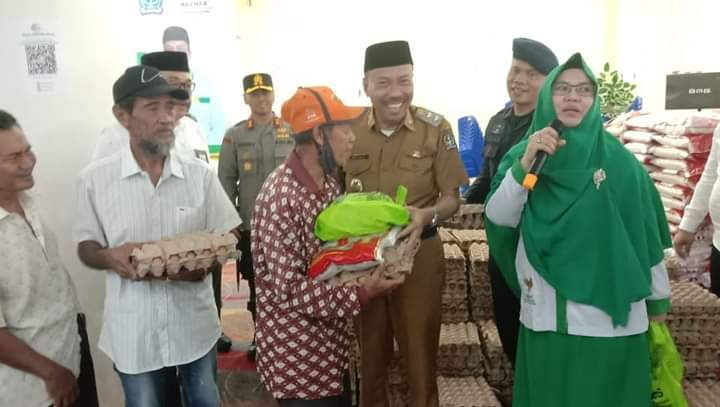 Ratusan Tukang Becak Dan Pemulung  dapat Paket Ramadhan dari Baznas