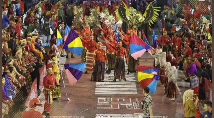 Kecamatan Ujung Pandang Tampil di Karnaval Budaya di Puncak HUT Makassar ke-416 Tahun