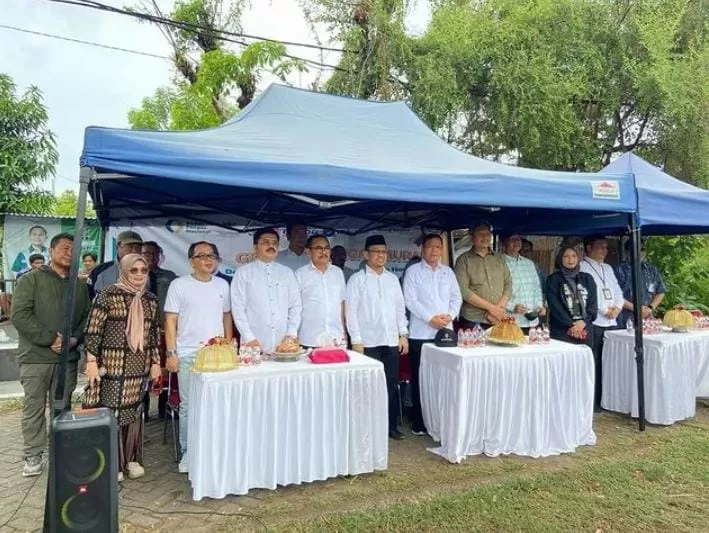 Camat Makassar Hadiri Pasar Murah