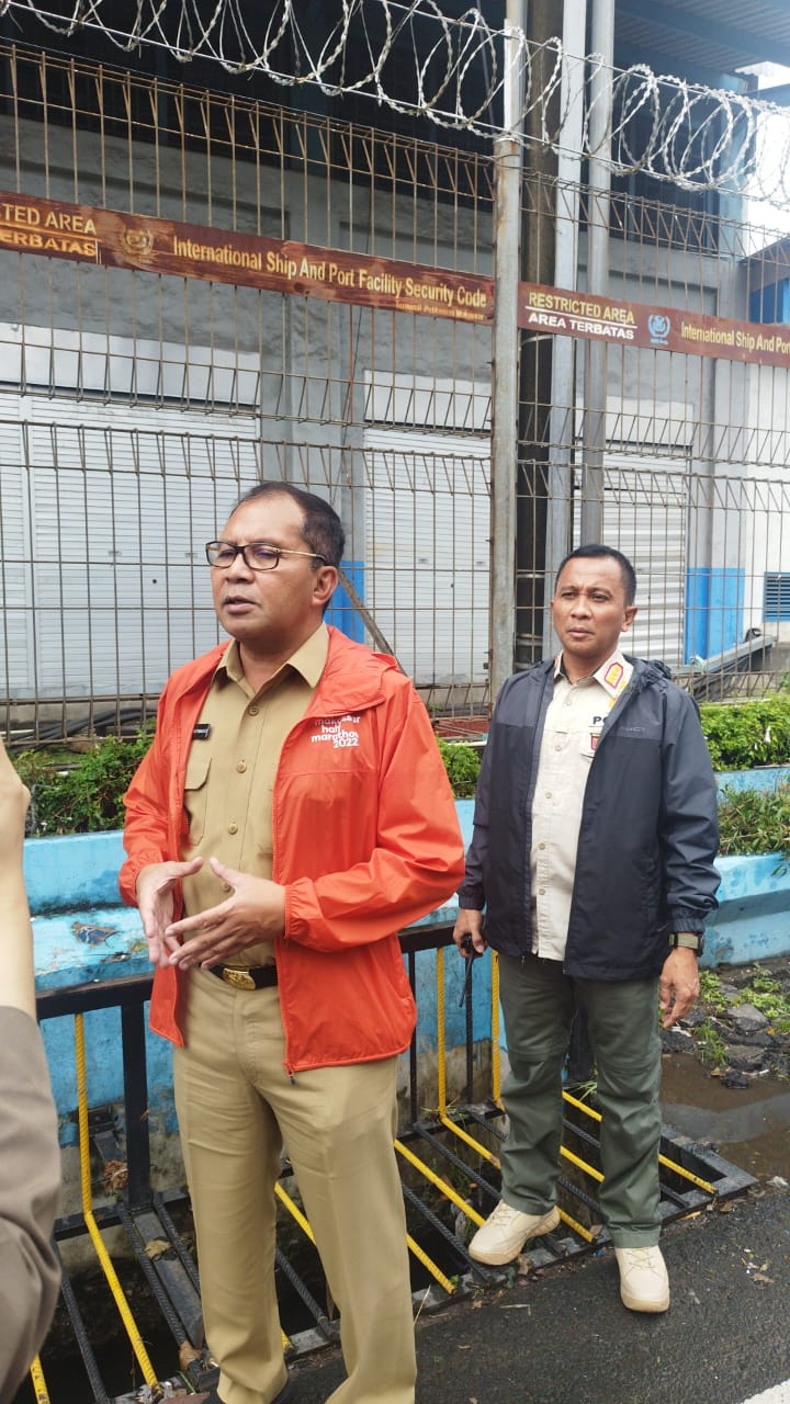 Kasatpol PP Dampingi Wali Kota Tinjau Saluran Drainase