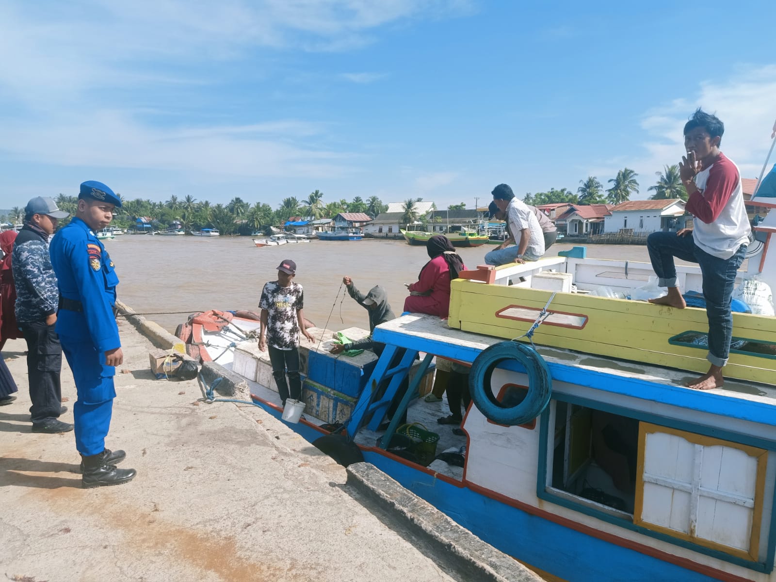 Satpolair Polres Sinjai Rutin Patroli, Aktivitas Masyarakat di Pelabuhan Cappa Ujung Aman Kondusif