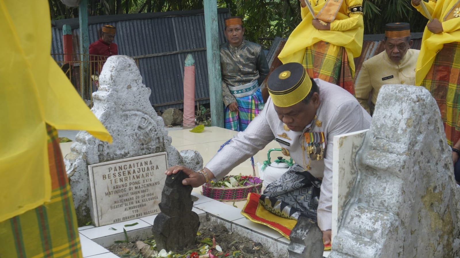 Bupati Bone Ziarah Makam We Tenriawaru di Pinrang