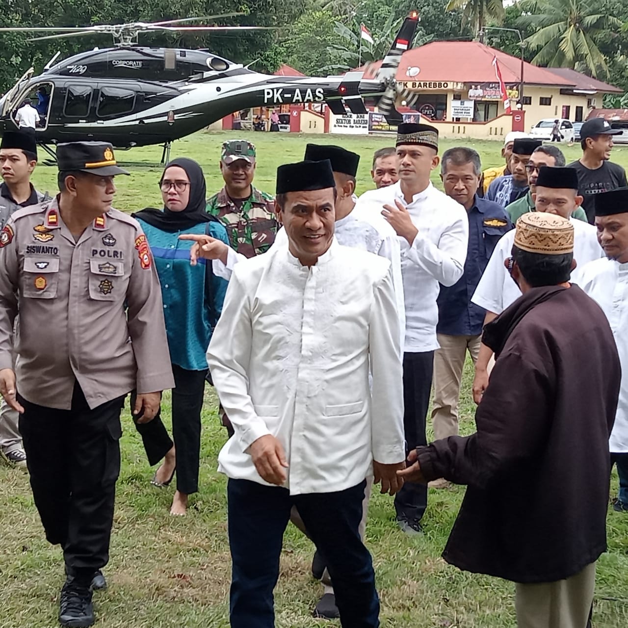 AAS  Sumbang anak Yatim Piatu Rp. 5 juta Per orang.