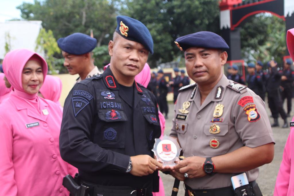 10 Personel Mutasi Dinas Umum, Danyon Ichsan Lepas Dengan Tradisi Sangkur Pora