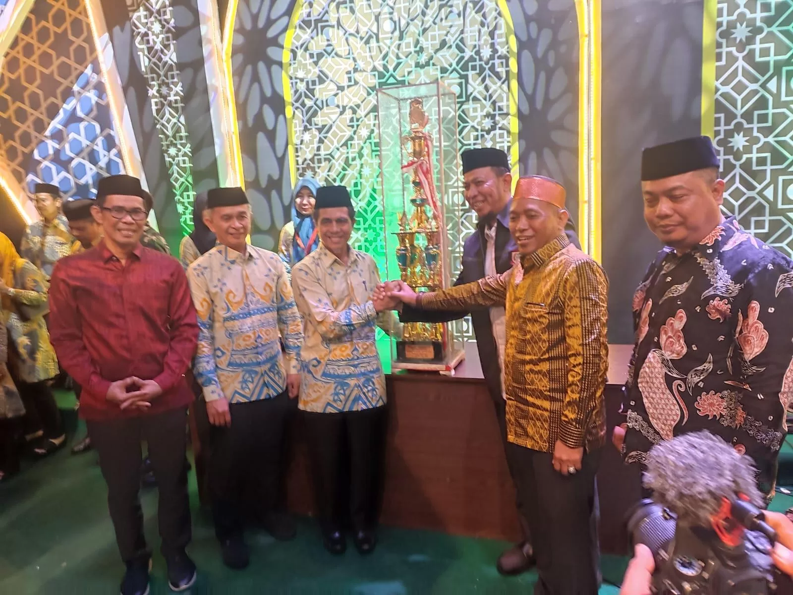 Alhamdulillah! Makassar Raih Juara Umum Kompetisi Tilawatil Qur’an dan Hadits