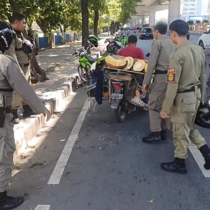 Satpol PP Pantau PK5 di Jalan AP Pettarani